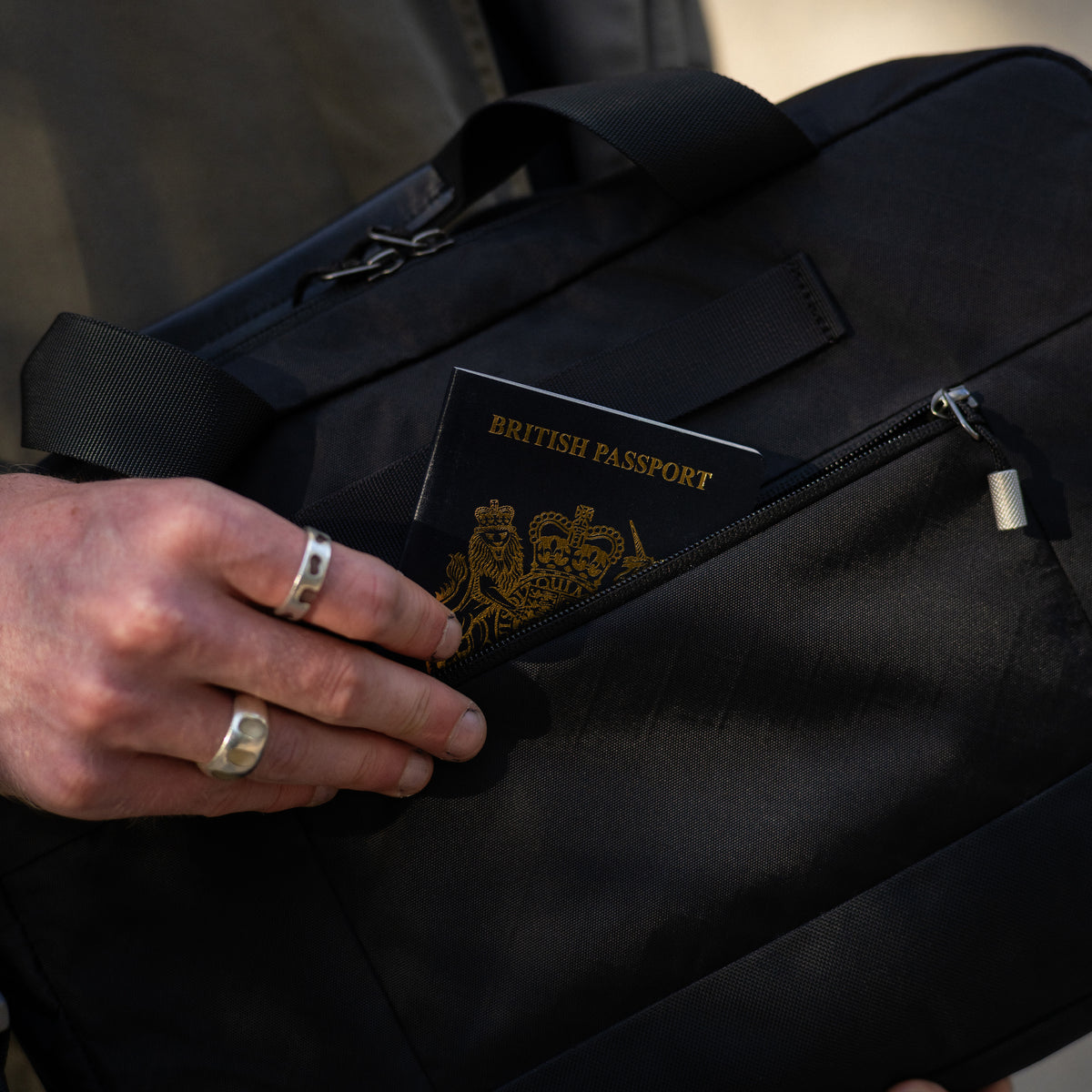 Messenger 001 by Wingback
