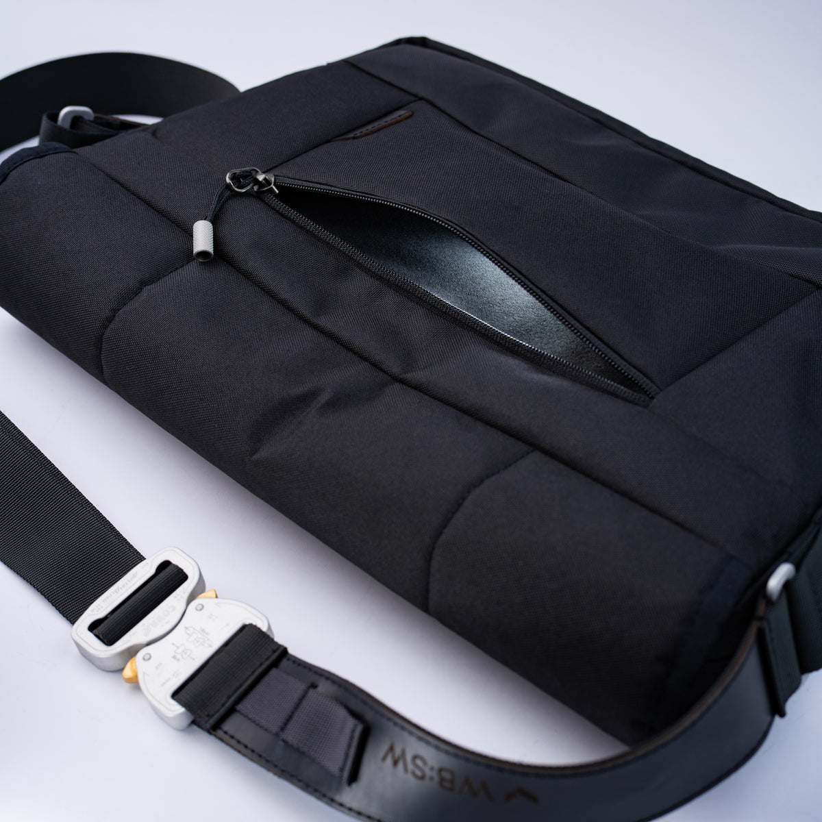 Messenger003 by Wingback
