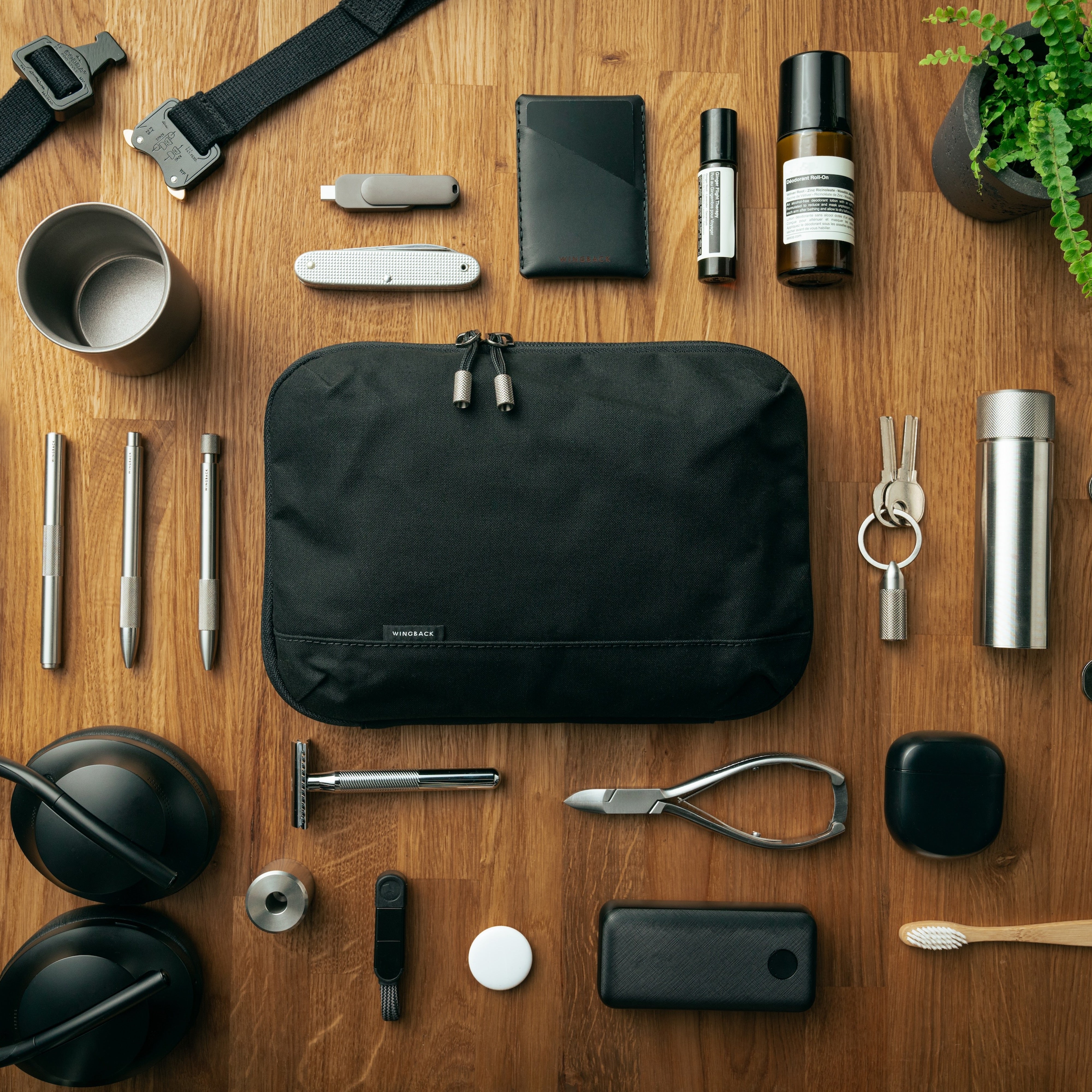Everyday Sling 2.5L Product Flatlay