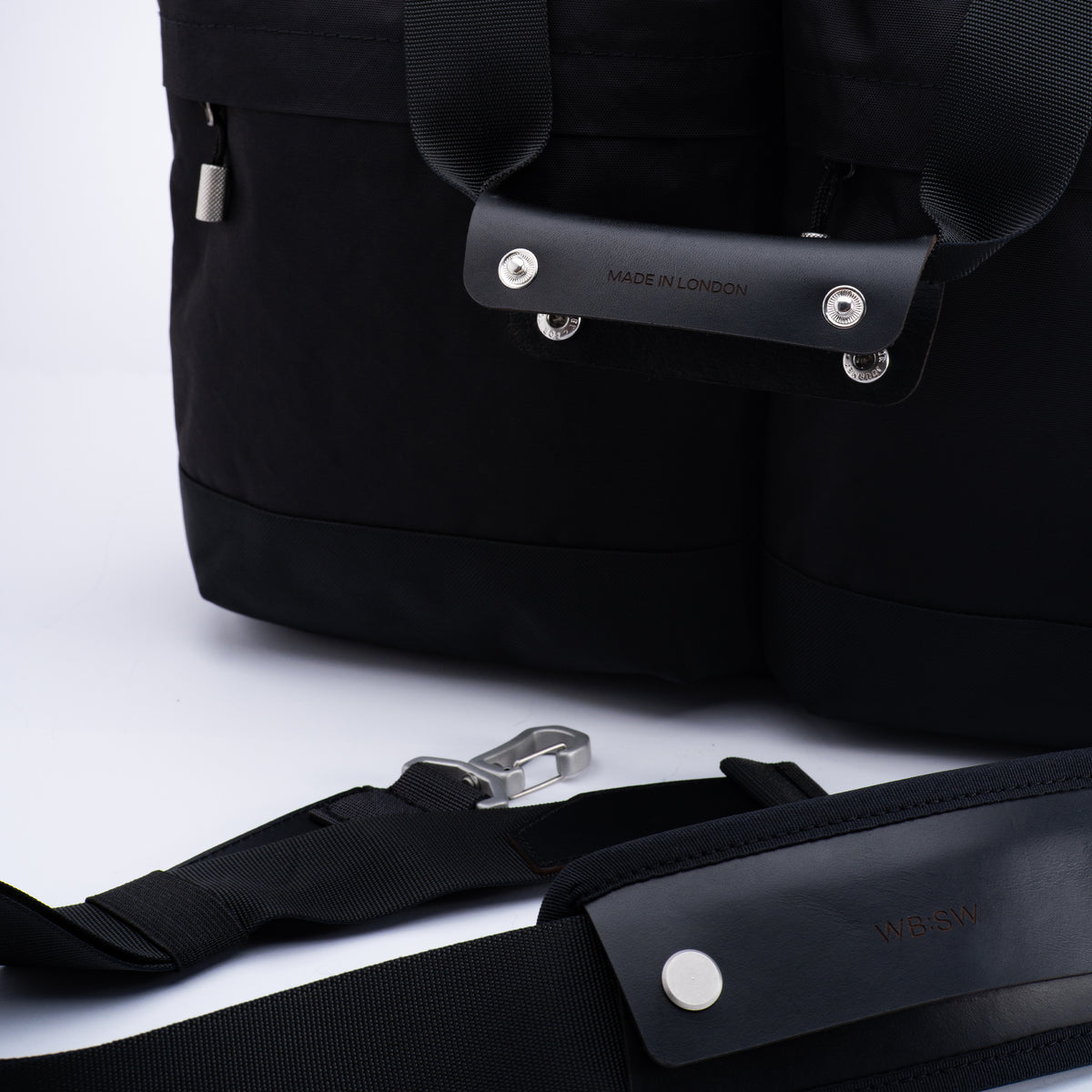 Messenger 001 by Wingback