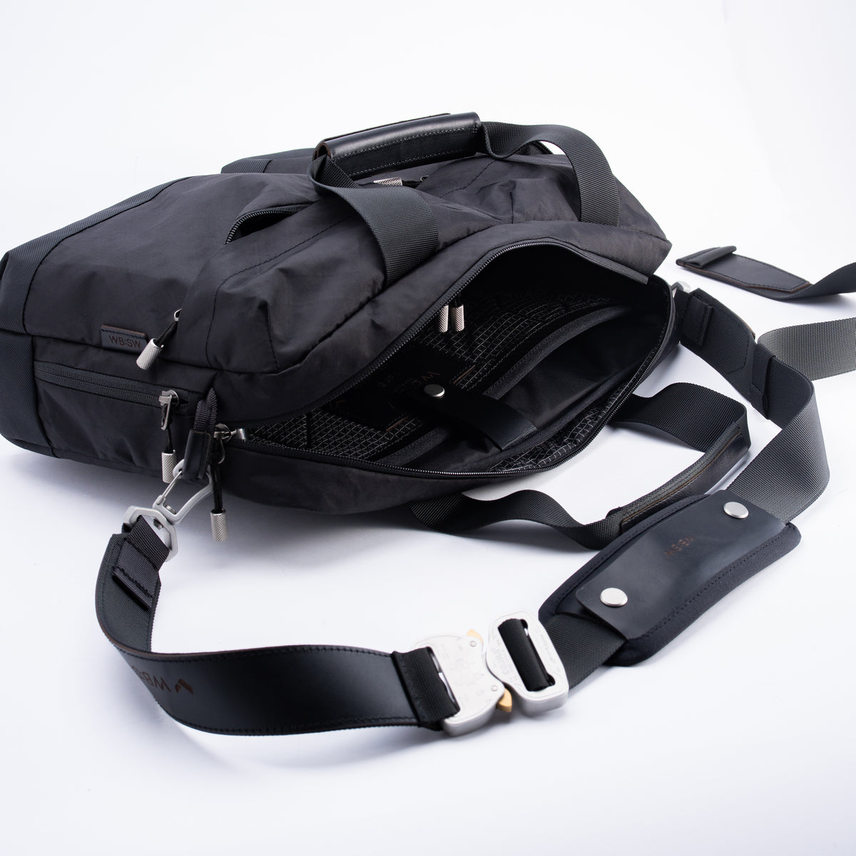 Messenger 001 by Wingback
