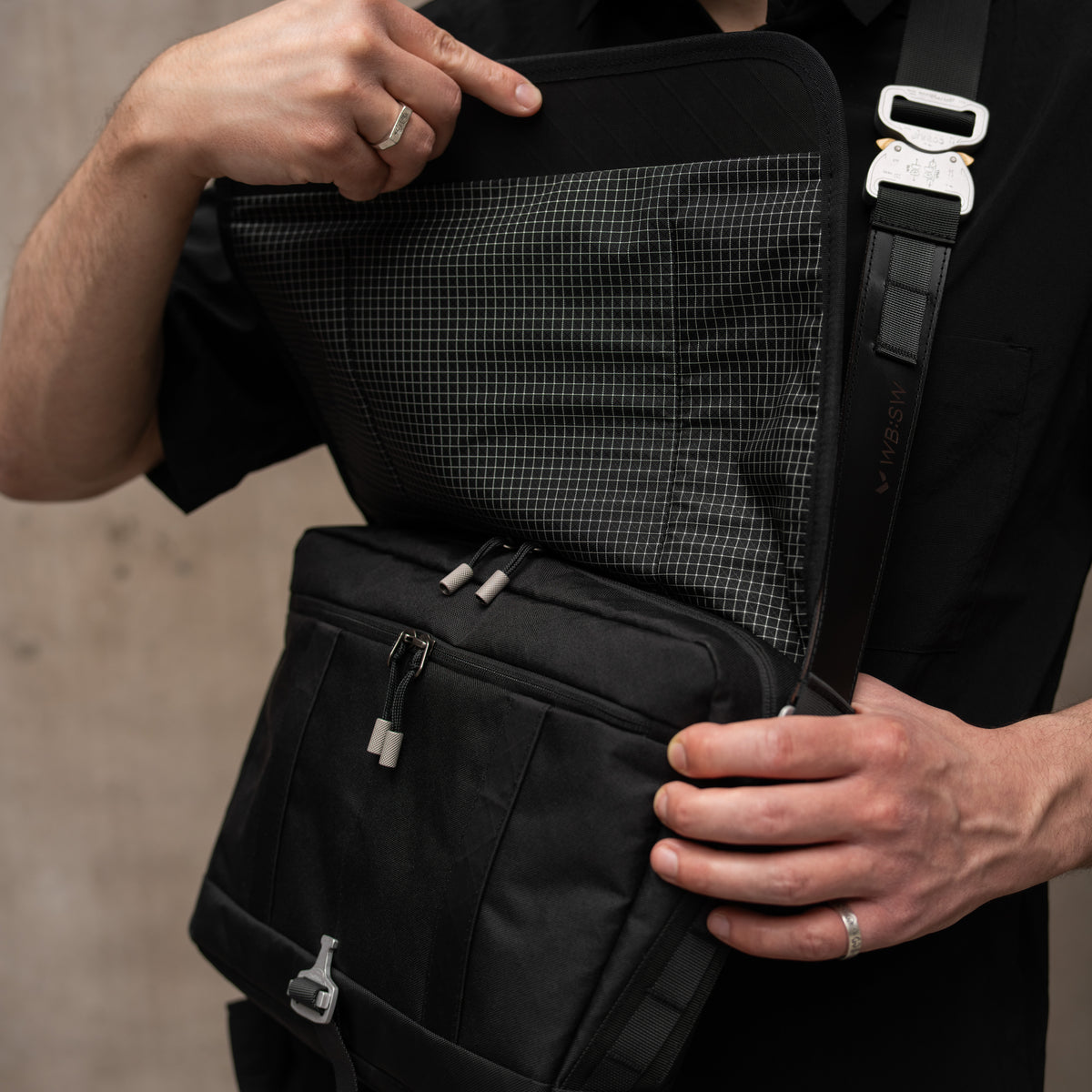 Messenger003 by Wingback