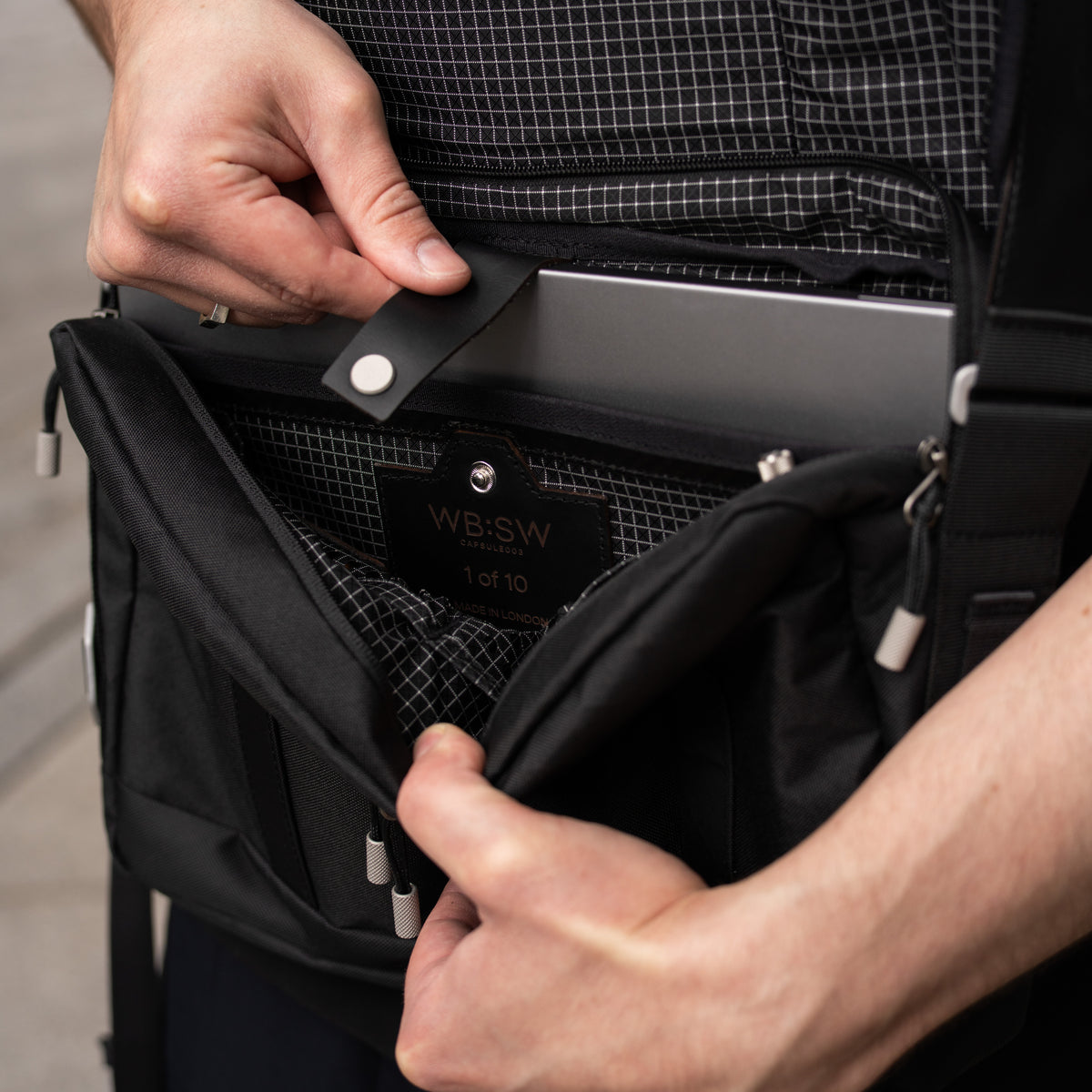 Messenger003 by Wingback