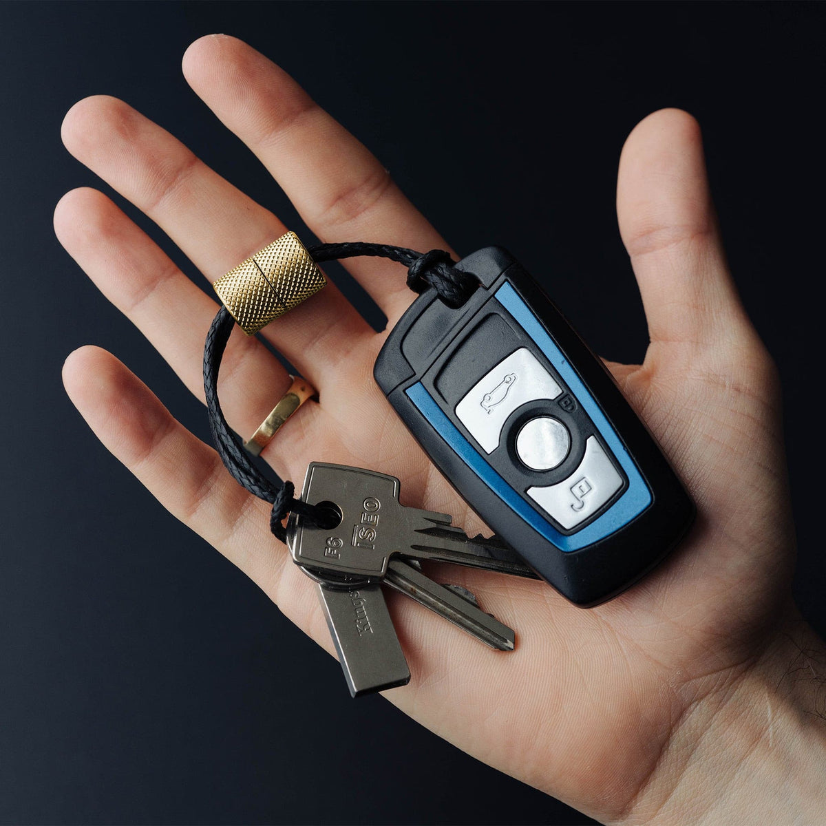 Key clearance loop keychain